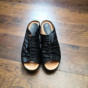 Kravings by Klogs Black Eva Peep Toe Sandals 8M